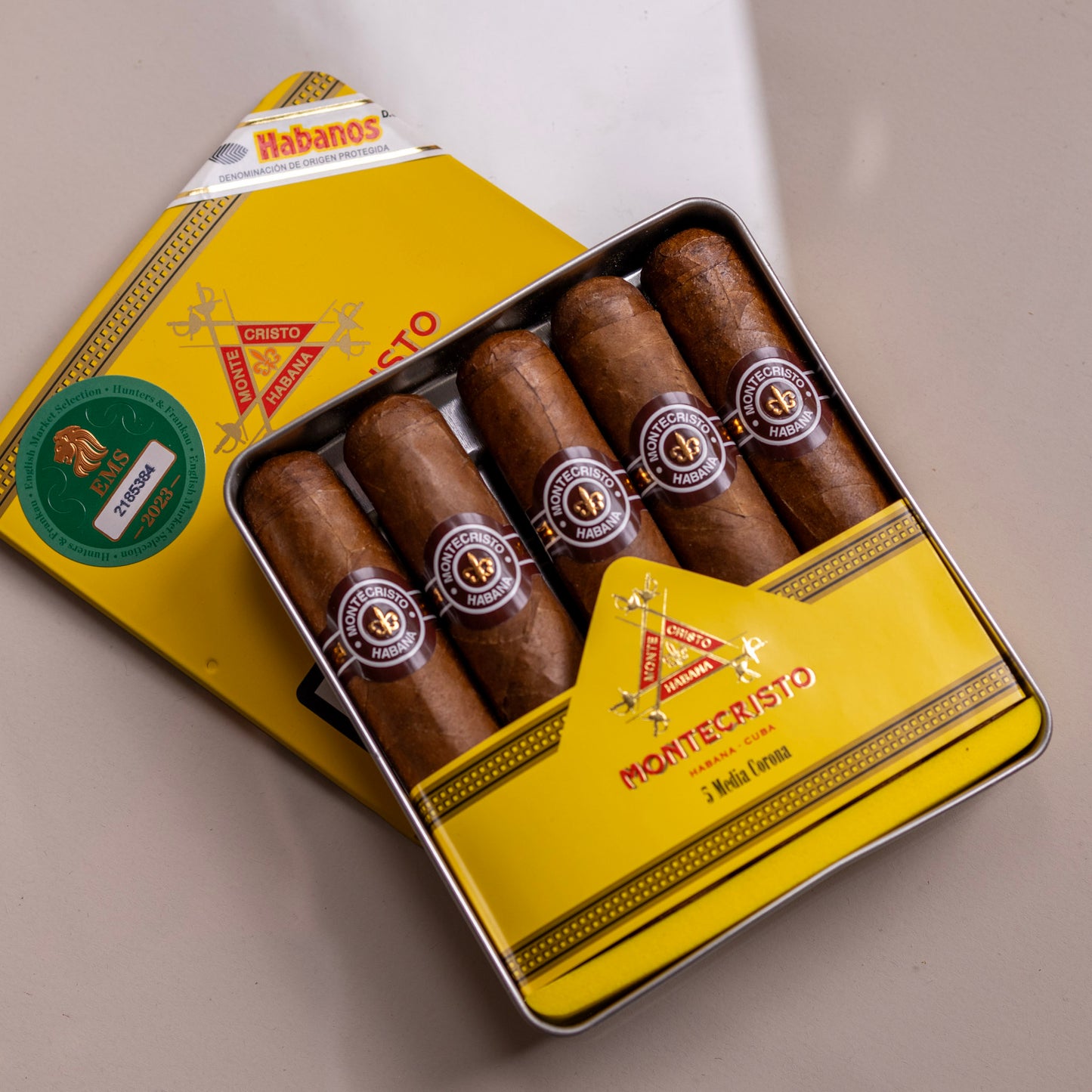 Montecristo Media Corona