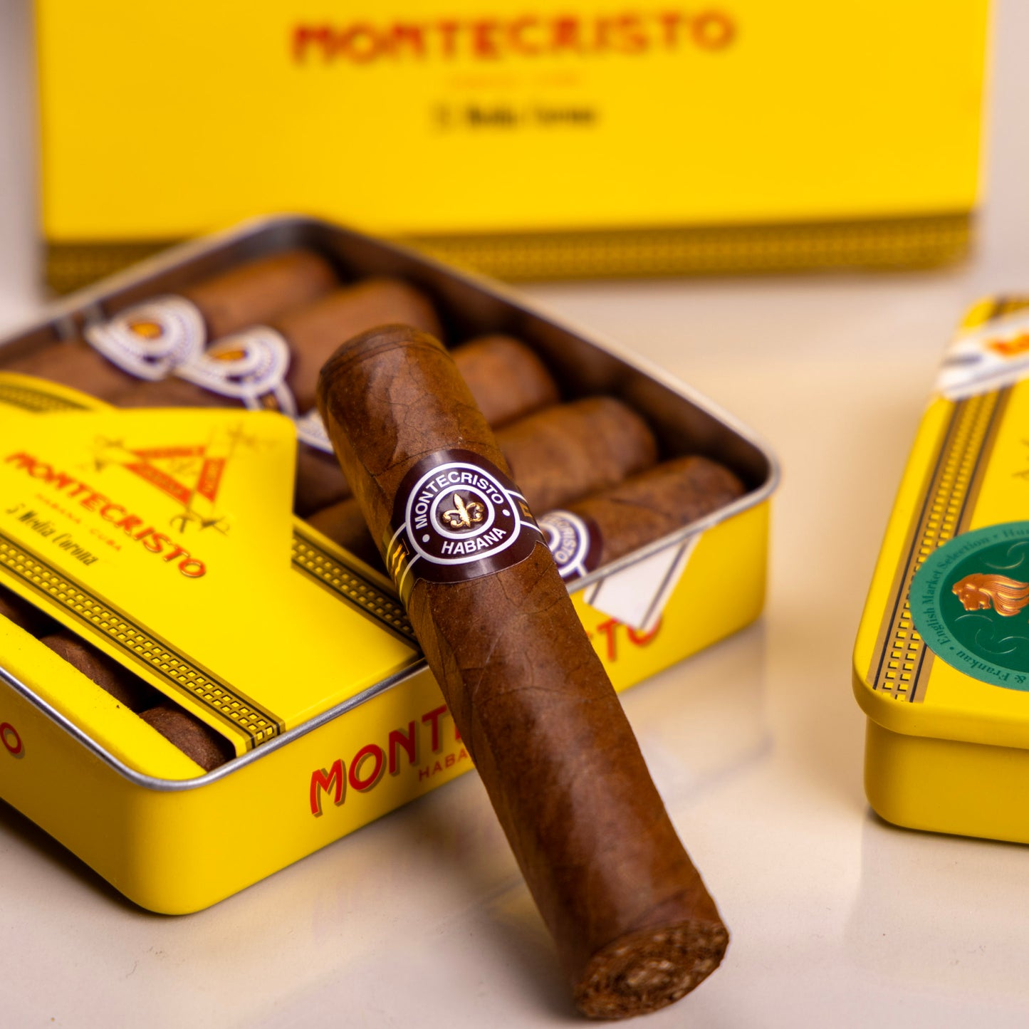 Montecristo Media Corona